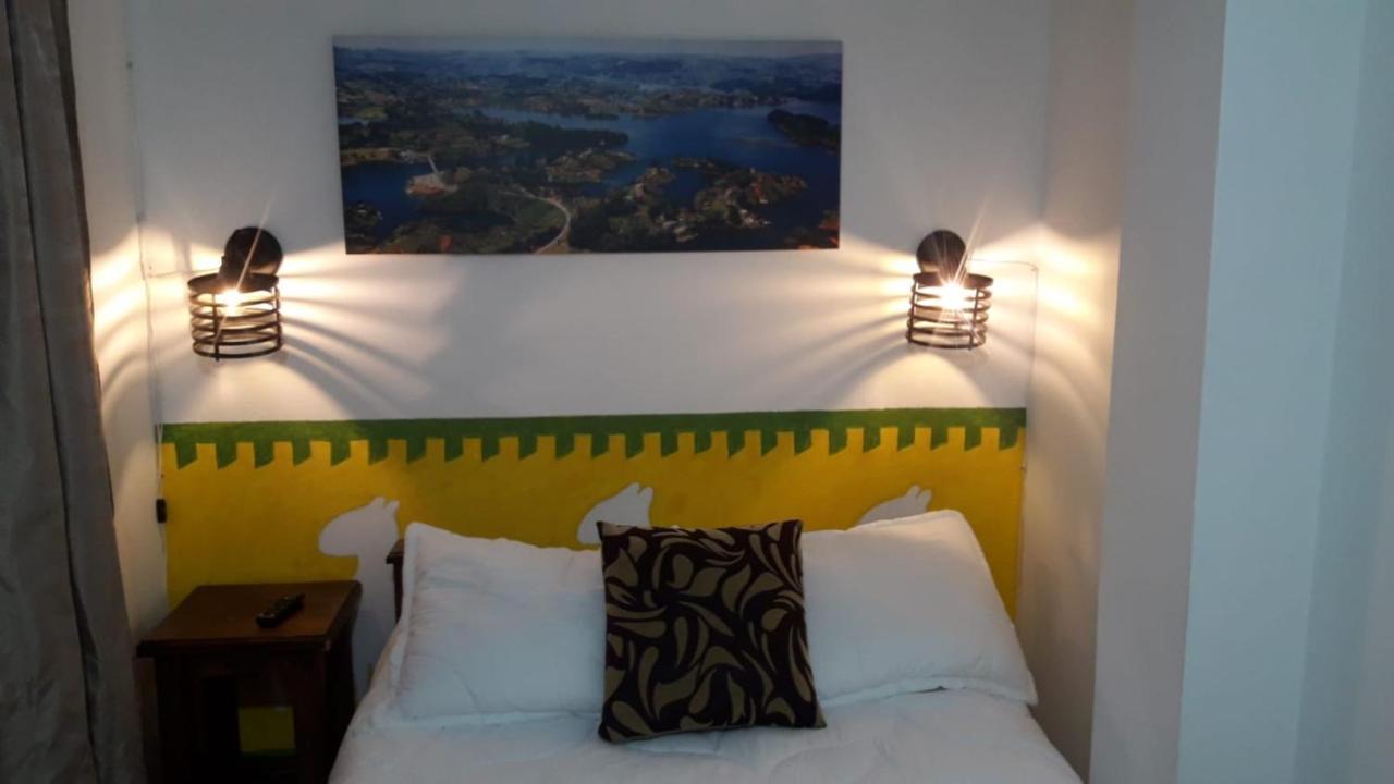 Hostel-Affordable Rooms With Private Bathroom San Juan Guatape Ngoại thất bức ảnh